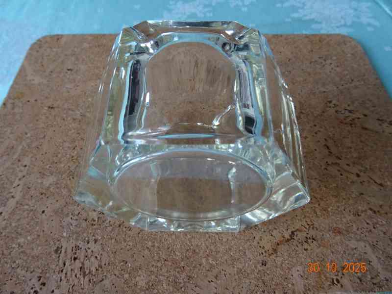 SKLENĚNÝ STARÝ POPELNÍK  - foto 7
