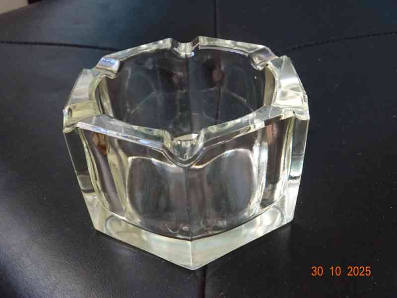 SKLENĚNÝ STARÝ POPELNÍK  - foto 3