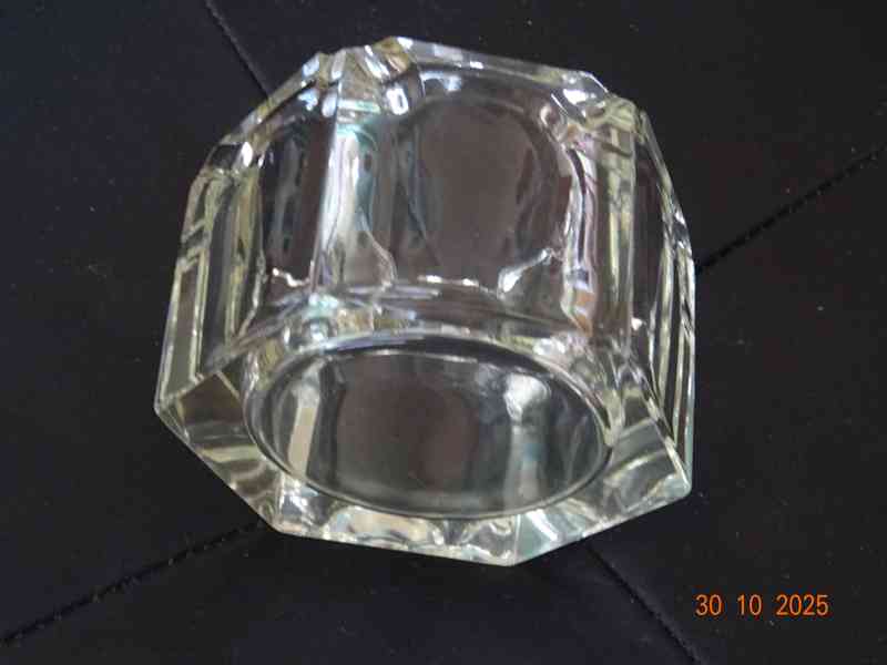 SKLENĚNÝ STARÝ POPELNÍK  - foto 4