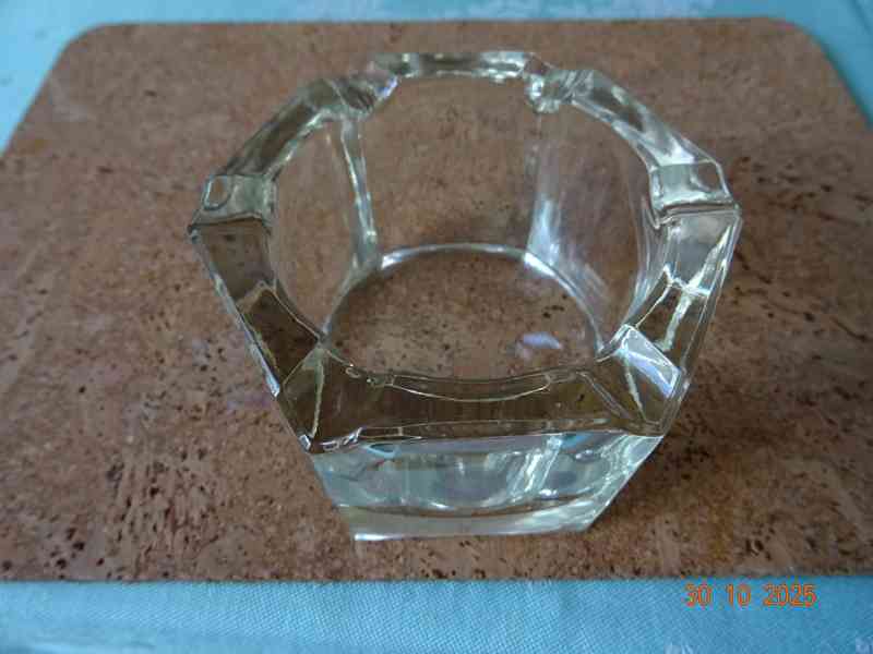 SKLENĚNÝ STARÝ POPELNÍK  - foto 5