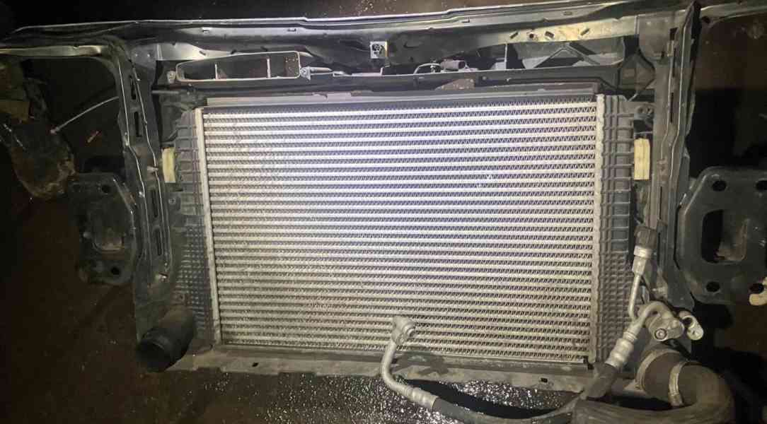 Škoda Superb 2 předfacelift / stěna kompletní / chladiče /  - foto 1