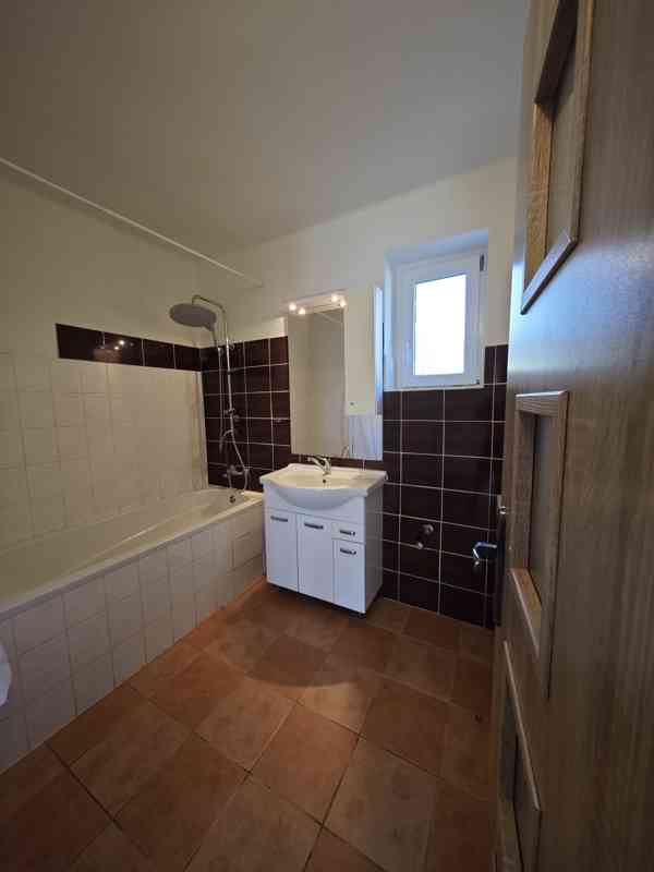 Pronajmu slunný a prostorný byt 2+1 87m2 se zahradou - foto 9