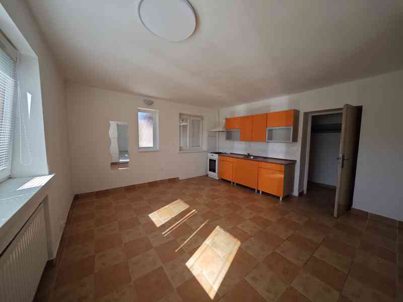 Pronajmu slunný a prostorný byt 2+1 87m2 se zahradou - foto 3