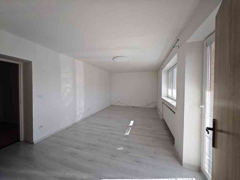 Pronajmu slunný a prostorný byt 2+1 87m2 se zahradou - foto 2