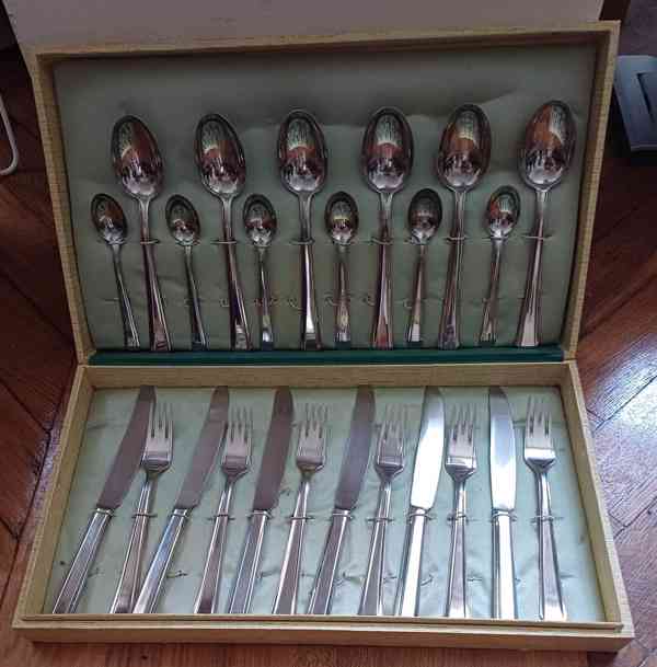 Retro příbory Sandrik Anticorro 24 kusů v etui