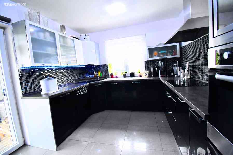 Prodej rodinného domu 160 m², pozemek 1 044 m² - foto 8