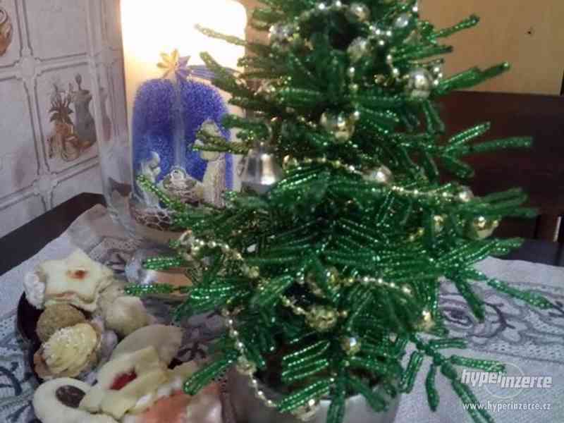 Vánoční stromeček z korálků - foto 1