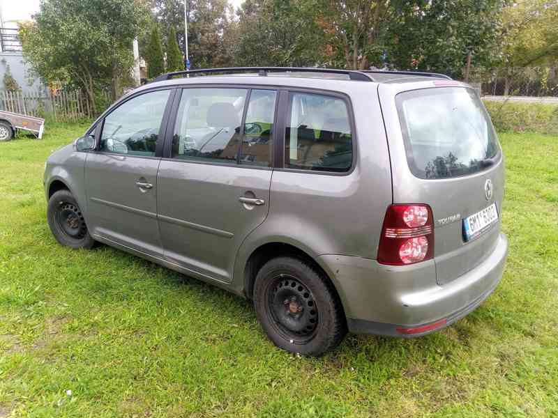 Prodám Volkswagen Touran 1,4 TSI DSG Trendline, - foto 4