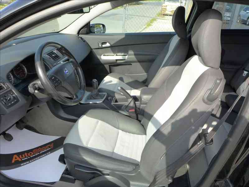 Volvo C30 2,0 D R-DESIGN, BEZ INVESTIC - foto 9