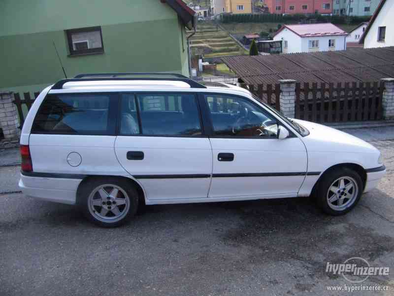 Opel Astra kombi - foto 6