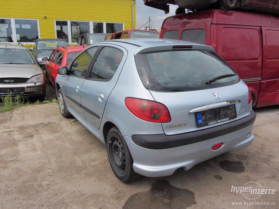 Prodám náhradní díly z Peugeot 206 - foto 1