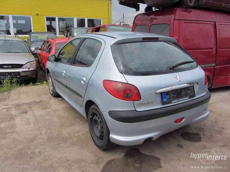 Prodám náhradní díly z Peugeot 206 - foto 1