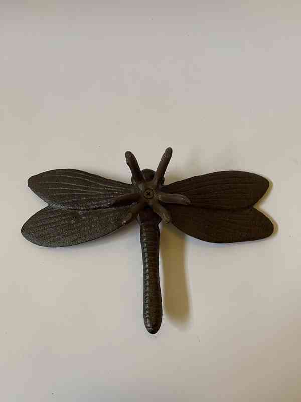 Kovová (litina) vážka, délka 15 cm, šířka 24 cm, výška 7,5 c - foto 4