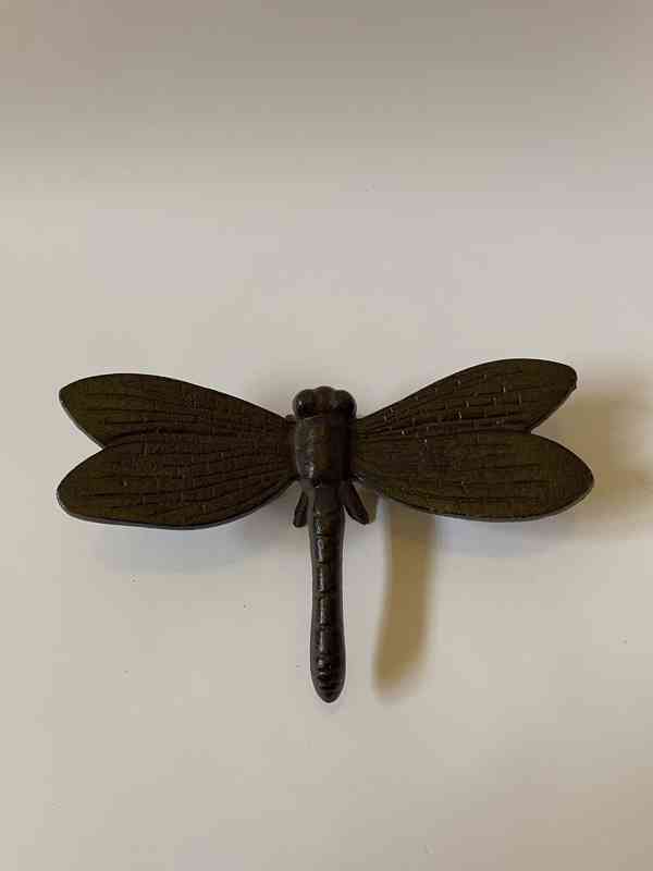 Kovová (litina) vážka, délka 15 cm, šířka 24 cm, výška 7,5 c - foto 3