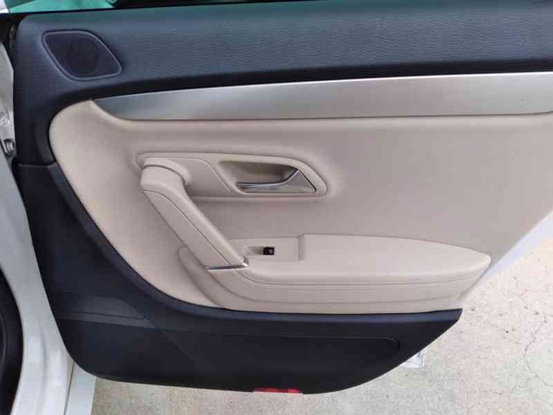 VOLKSWAGEN PASSAT CC 2.0 TDI DSG ČR - foto 33