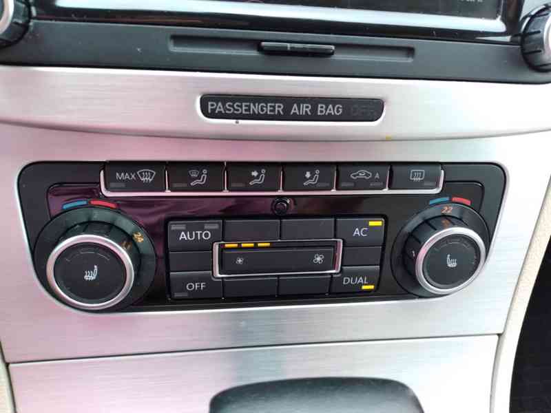 VOLKSWAGEN PASSAT CC 2.0 TDI DSG ČR - foto 26