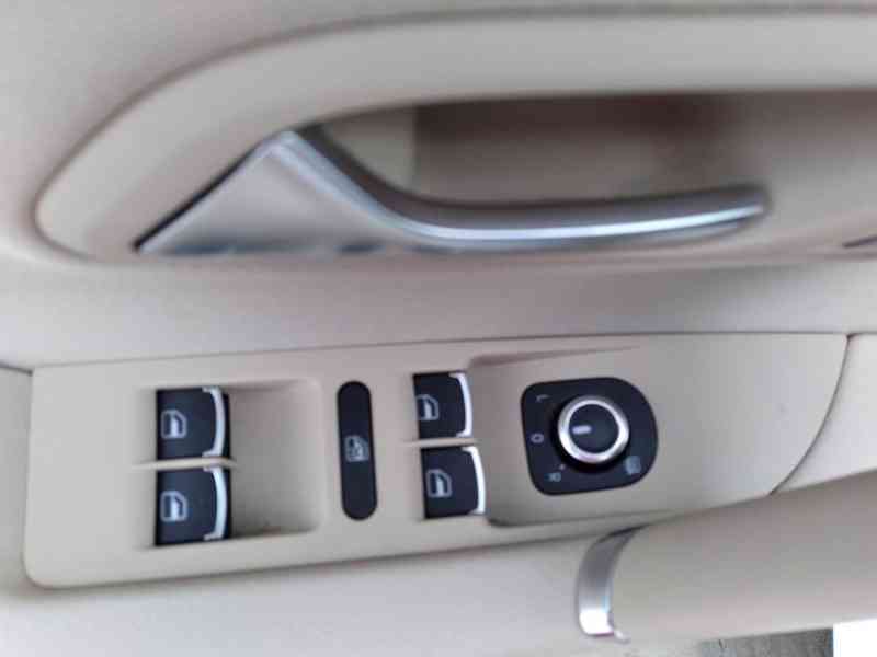 VOLKSWAGEN PASSAT CC 2.0 TDI DSG ČR - foto 19
