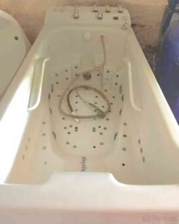 VÍCEFUNKČNÍ HYDROMASÁŽNÍ VANA - foto 2