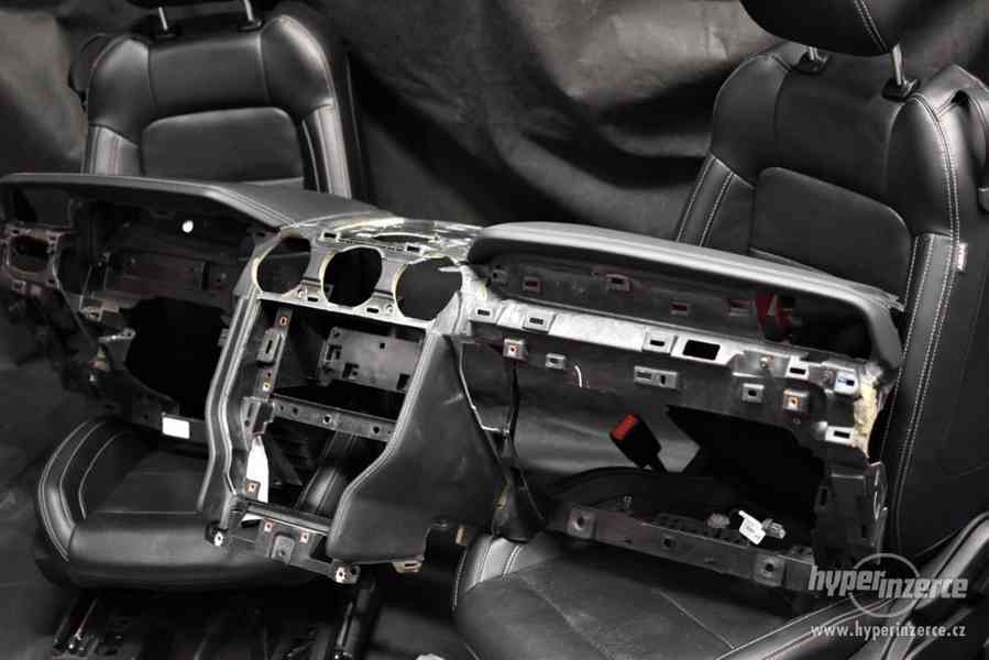Palubní deska Airbagy Bezpečnostní pásy - foto 10