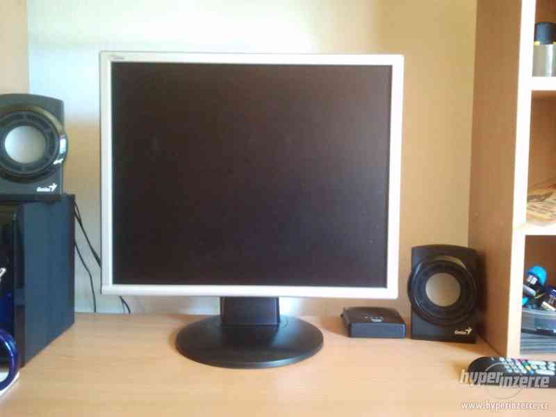 Stolní počítač s monitorem - foto 2