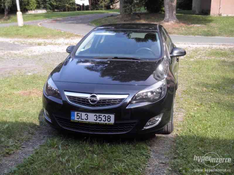 Opel Astra J, hatchback 1,7 TDCI 81kW - foto 1