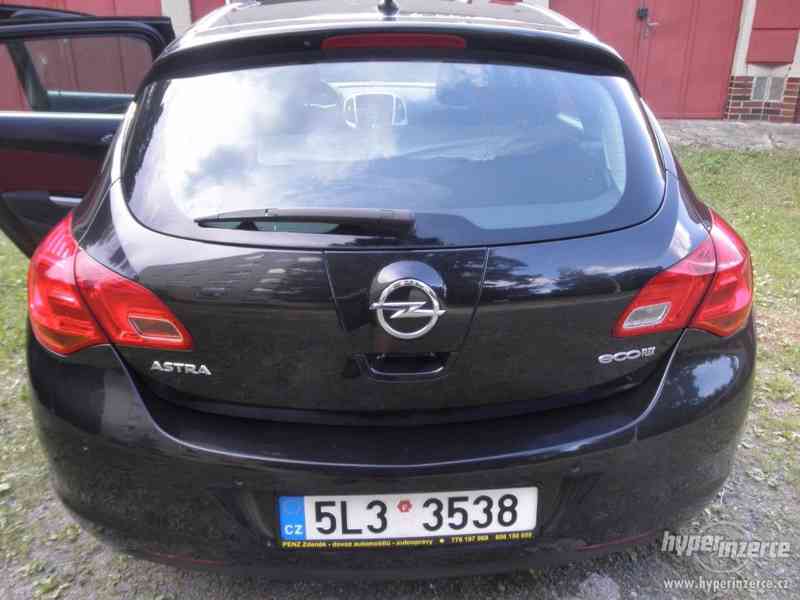 Opel Astra J, hatchback 1,7 TDCI 81kW - foto 12