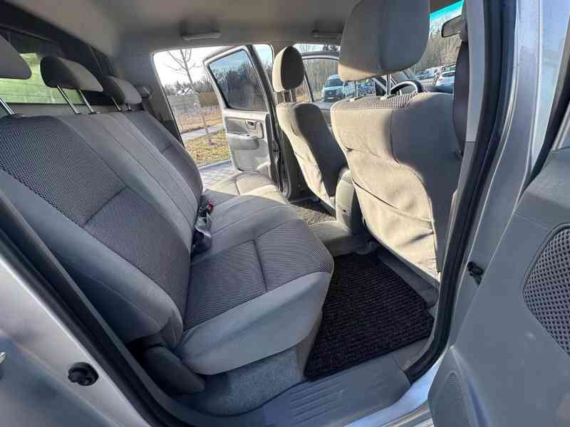 Toyota Hilux 3,0 D4D Life AUT. nafta 126kw - foto 18