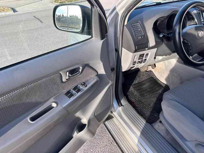 Toyota Hilux 3,0 D4D Life AUT. nafta 126kw - foto 25