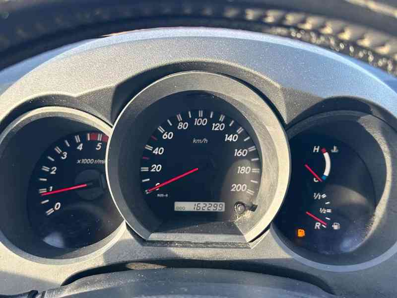 Toyota Hilux 3,0 D4D Life AUT. nafta 126kw - foto 10