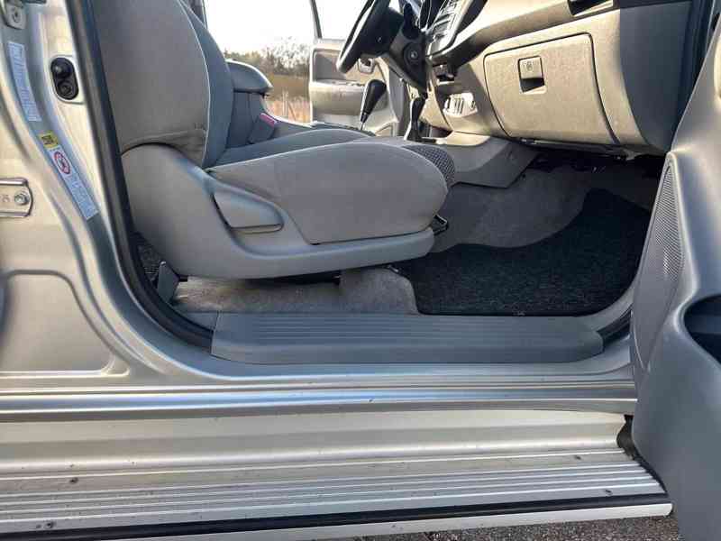 Toyota Hilux 3,0 D4D Life AUT. nafta 126kw - foto 3