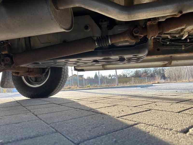 Toyota Hilux 3,0 D4D Life AUT. nafta 126kw - foto 12