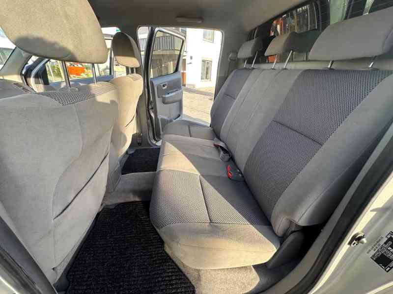 Toyota Hilux 3,0 D4D Life AUT. nafta 126kw - foto 7