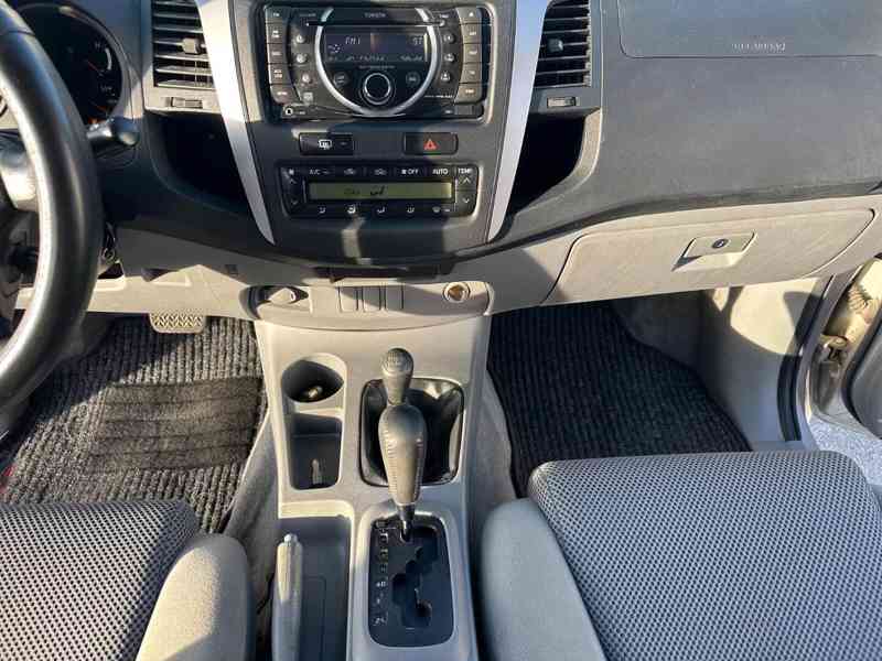 Toyota Hilux 3,0 D4D Life AUT. nafta 126kw - foto 24