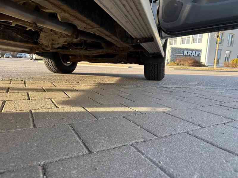 Toyota Hilux 3,0 D4D Life AUT. nafta 126kw - foto 13