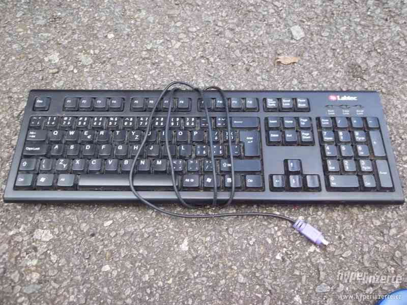 klávesnice - foto 1