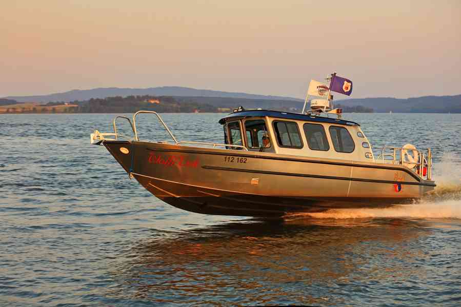Prodám hliníkový motorový člun Arronet 27 Ci - foto 1