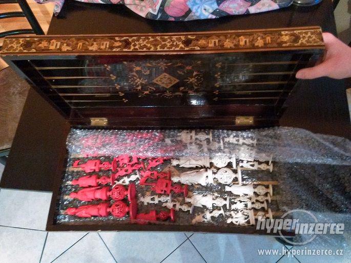 Starožitné ručne vyrezávané šachy zo slonoviny - foto 2