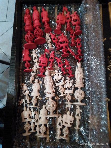 Starožitné ručne vyrezávané šachy zo slonoviny - foto 4