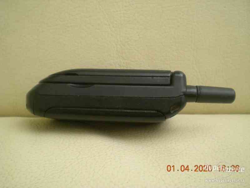 Motorola V3688 - plně funkční telefon z r.1999 - foto 8