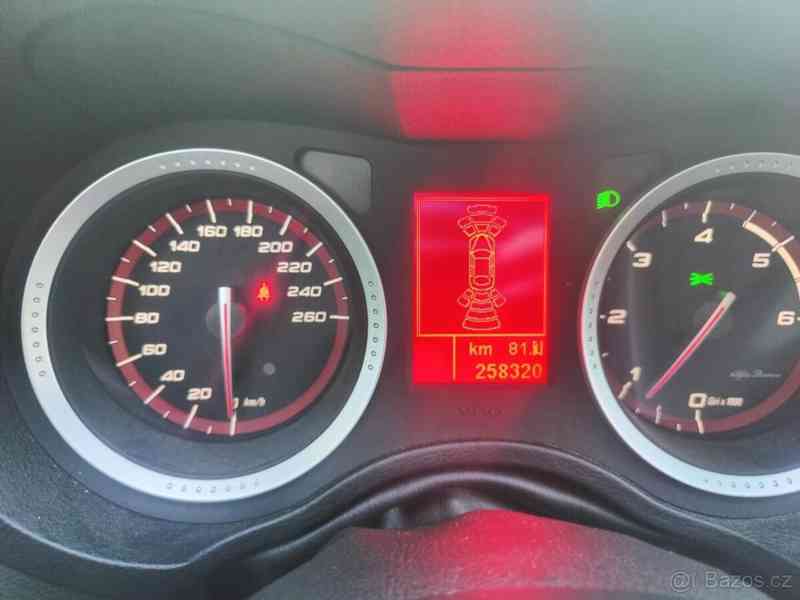 Alfa Romeo 159 2,0   JTDM 125 kW TI (2010) - foto 13