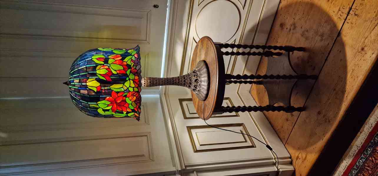 Tiffany stolní lampa s vitrážovým stínidlem – výška 84 cm - foto 12