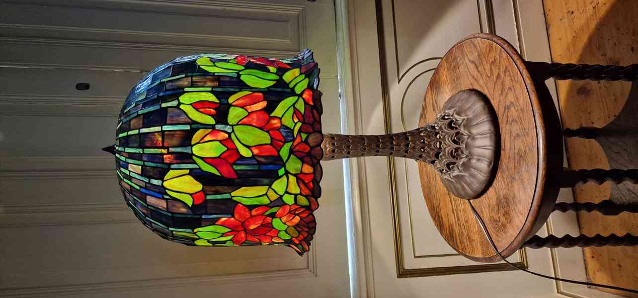 Tiffany stolní lampa s vitrážovým stínidlem – výška 84 cm - foto 10