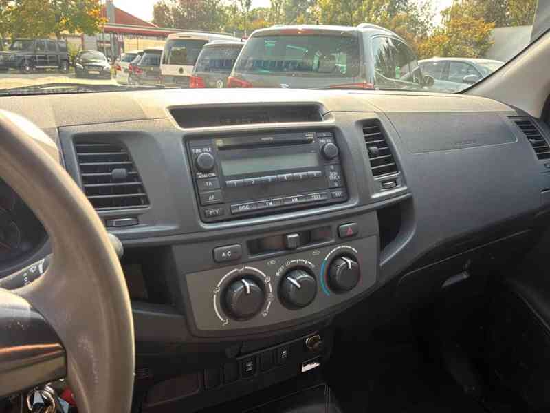 Toyota Hilux 2,5 D4D Life 4x4 106kw - foto 10
