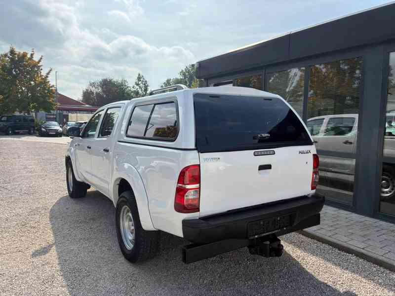 Toyota Hilux 2,5 D4D Life 4x4 106kw - foto 9