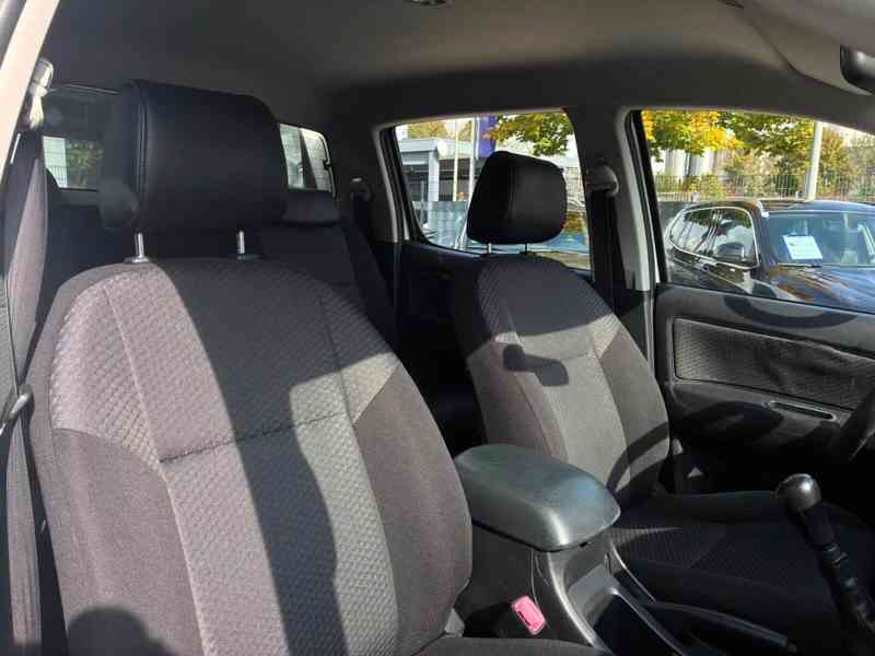 Toyota Hilux 2,5 D4D Life 4x4 106kw - foto 7