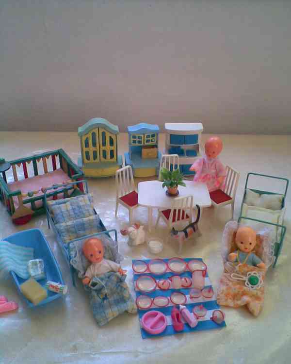 retro pokojíček s panenkami - foto 2