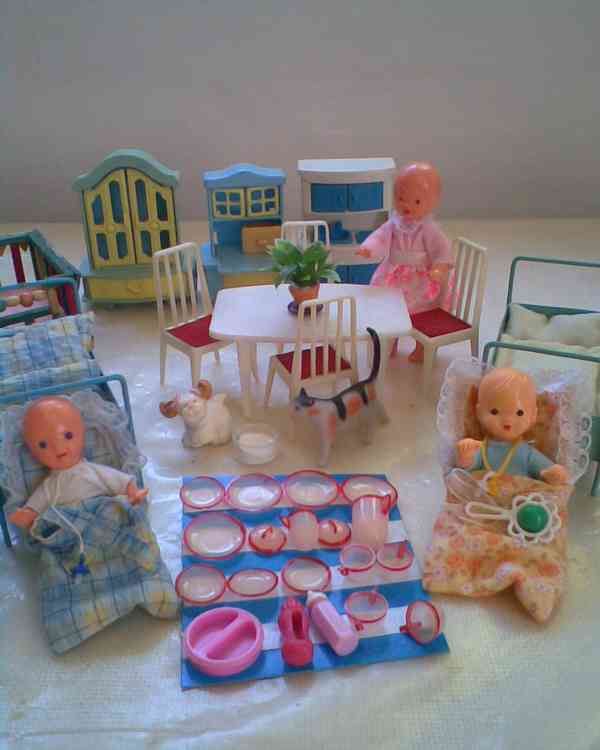 retro pokojíček s panenkami - foto 3