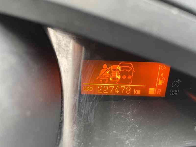 Toyota Verso 1,8i Life benzín 108kw - foto 7