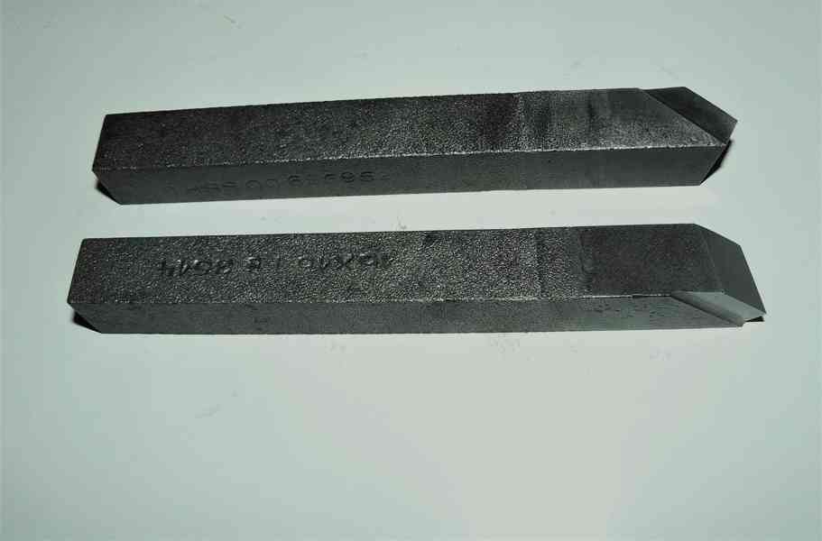 Soustružnický nůž 16x16 UBÍRACÍ přímý kovaný HSS (45°)pravý  - foto 2