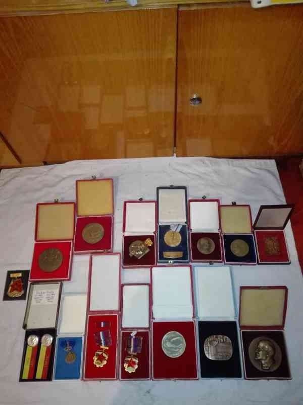 Kolekce medailí a plaket - mosazné, měděné 16 ks - foto 1